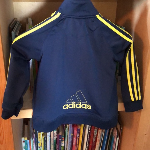 Boys Adidas jacket, size 5 - Picture 2 of 4